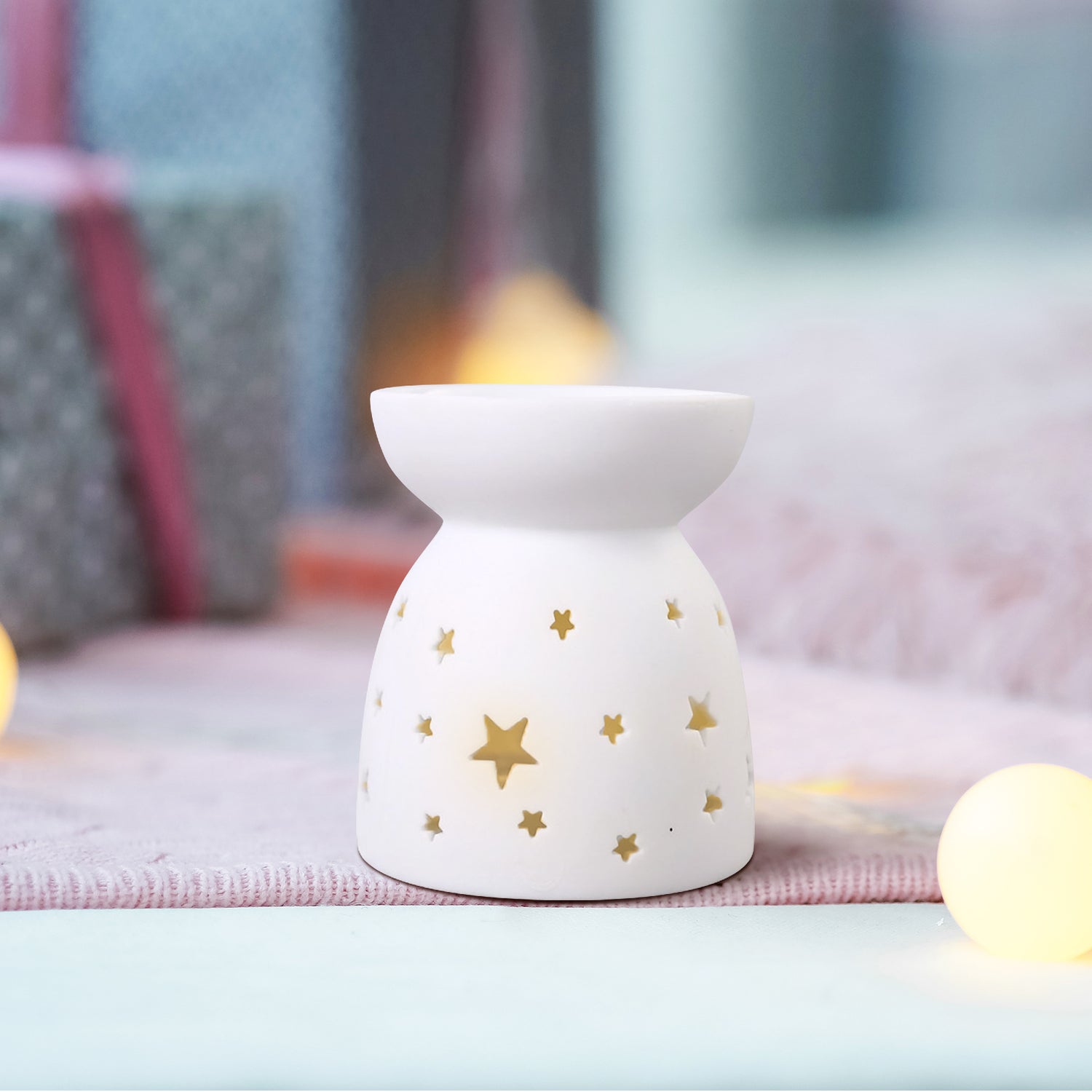 Elegant Ceramic Aromatherapy Oil Burner/ Essential Oil Burner with Decorative Star, Floral, and Leaf Cut-Out Designs