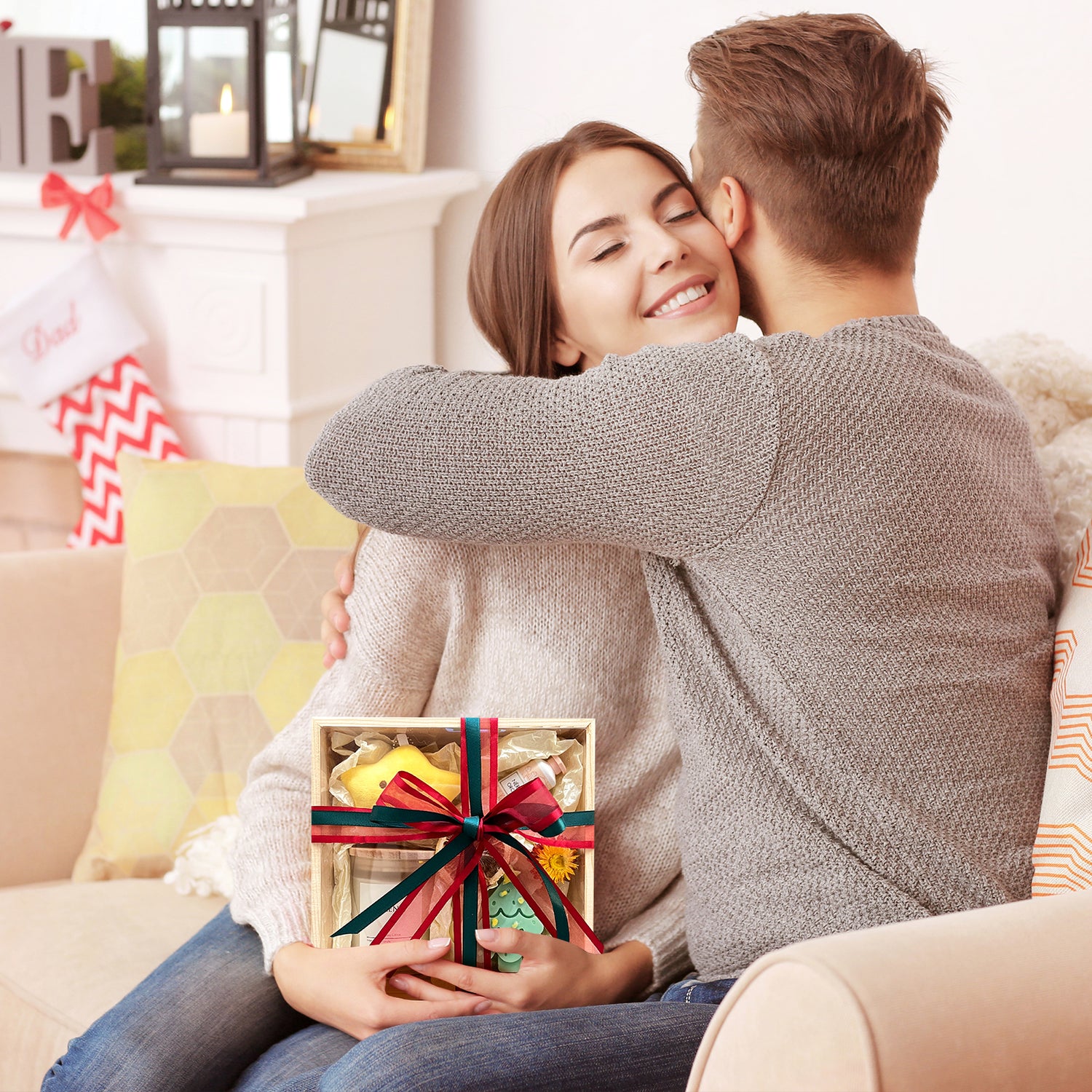 Cozy Christmas Gift Basket: Jar Candle, Plush Toy &amp; Hand Cream